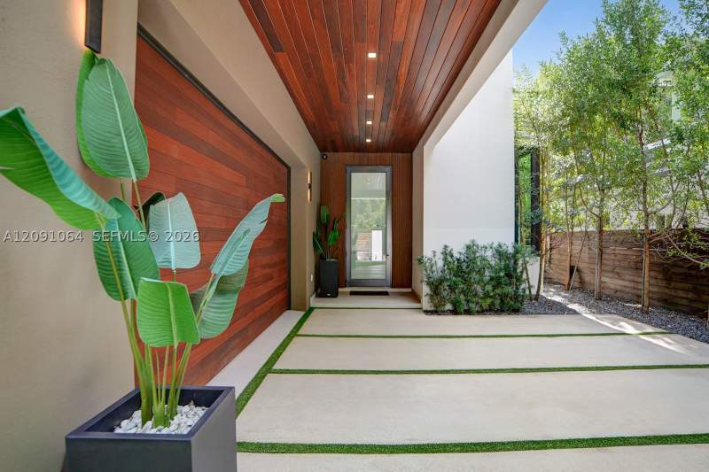 5 bedroom SingleFamilyResidence at 1780 Chucunantah Rd, Sunshine Fruits Co, Miami — photo 2