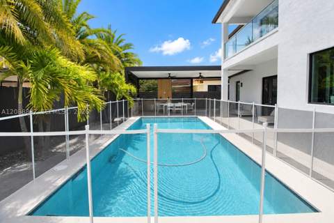 8872 NW 181st St, Hialeah Gardens FL - photo 17 of 28