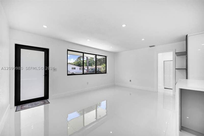4 bedroom SingleFamilyResidence at 51 NW 161st St, Bisc Gardens Sec C, Miami — photo 4
