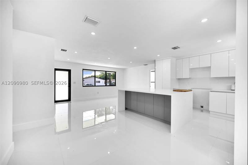 4 bedroom SingleFamilyResidence at 51 NW 161st St, Bisc Gardens Sec C, Miami — photo 5