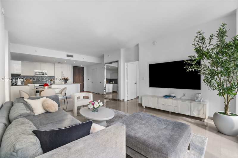 2 bedroom Condominium at 88 SW 7th St 809, Rise Condo, Miami — photo 1