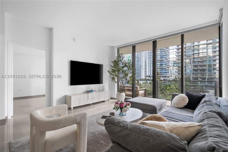 2 bedroom Condominium at 88 SW 7th St 809, Rise Condo, Miami — photo 2