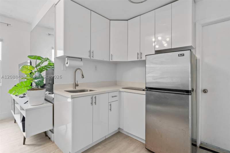 1 bedroom Condominium at 335 Ocean Dr 106, Ocean Walk On South Beach, Miami Beach — photo 4