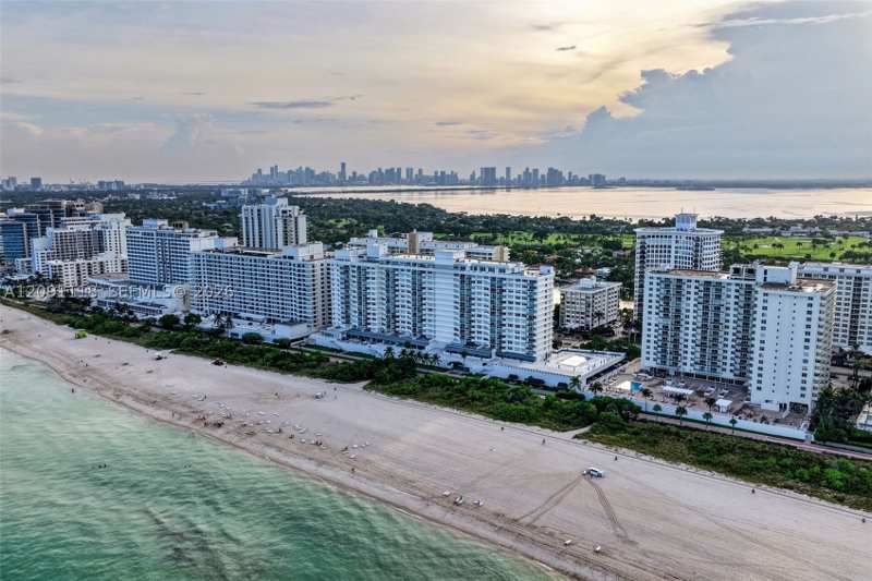 2 bedroom Condominium at 5601 Collins ave 1716, The Pavilion Condo, Miami Beach — photo 1
