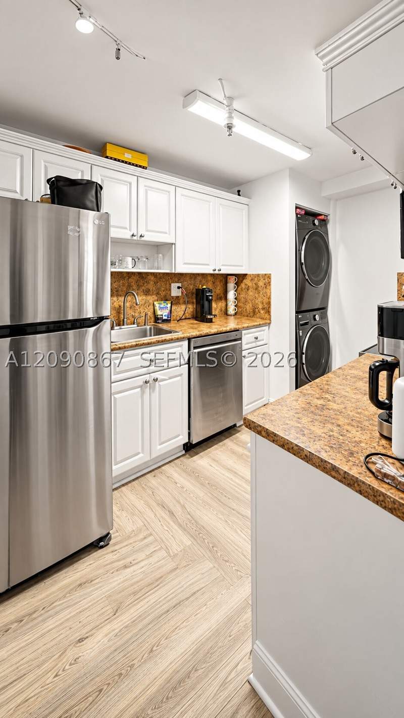 1 bedroom Condominium at 2457 Collins Ave 202, The Royal Club Condo, Miami Beach — photo 4