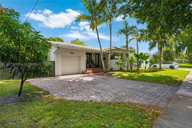 2 bedroom SingleFamilyResidence at 1541 Consolata Ave, Coral Gables Riv Sec 6, Coral Gables — photo 2