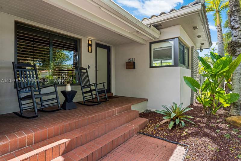 2 bedroom SingleFamilyResidence at 1541 Consolata Ave, Coral Gables Riv Sec 6, Coral Gables — photo 3