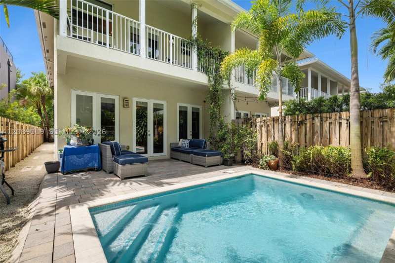 3 bedroom Townhouse at 3139 Hibiscus St 3139, Enchanted Grove Villas Co, Miami — photo 1