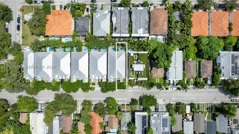 3 bedroom Townhouse at 3139 Hibiscus St 3139, Enchanted Grove Villas Co, Miami — photo 3