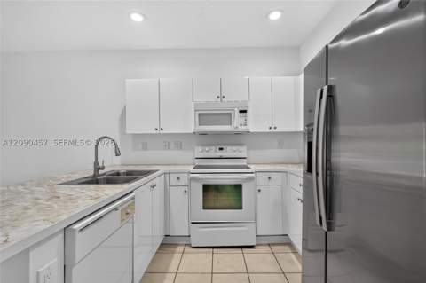 11233 SW 231st Ln, Miami FL - photo 7 of 33