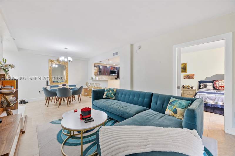 3 bedroom Condominium at 323 Navarre Ave 101, The Gallery Plaza Condo, Coral Gables — photo 2