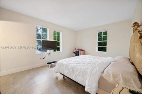 323 Navarre Ave 101, Coral Gables FL - photo 8 of 11