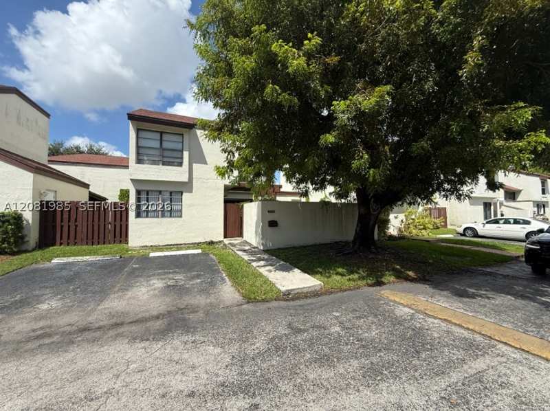 2 bedroom Townhouse at 9764 NW 4th Ln 9764, East Wind Lake Village, Miami — photo 1