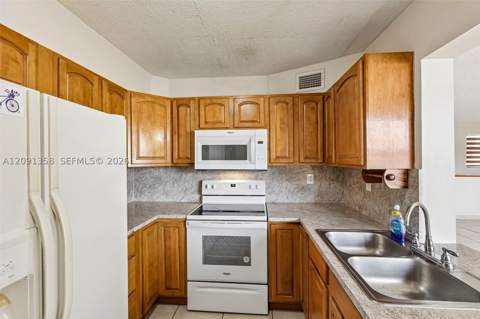 241 W Park Dr 5-202, Miami FL - photo 23 of 42