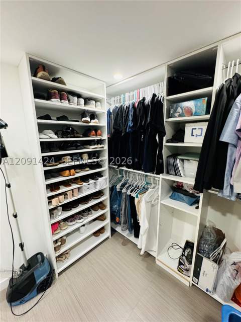 1555 W 44th Pl 214D, Hialeah FL - photo 17 of 34