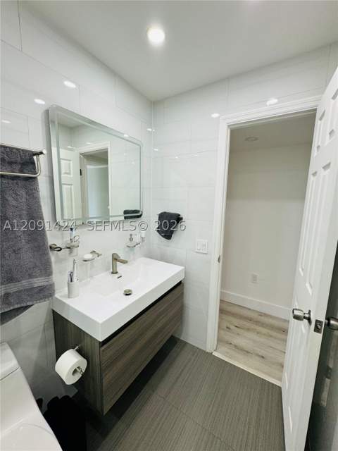 1555 W 44th Pl 214D, Hialeah FL - photo 20 of 34