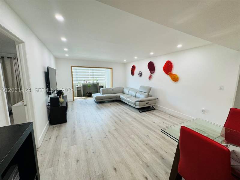 3 bedroom Condominium at 1555 W 44th Pl 214D, St Andrews Court Condo, Hialeah — photo 4