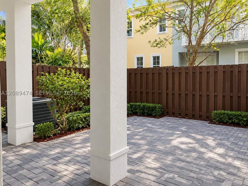 3 bedroom SingleFamilyResidence at 7439 NW 107th Path, Reserve At Doral East, Doral — photo 4