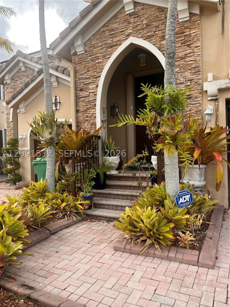 4 bedroom Townhouse at 15257 SW 8th Way, Emerald Isles, Miami — photo 2