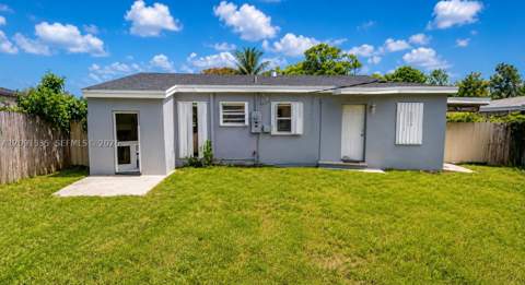 1211 Kasim St, Opa Locka FL - photo 6 of 8