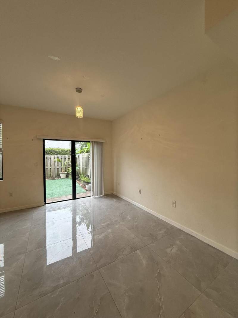 2 bedroom Townhouse at 24911 SW 114th Court 24911, Coco Palm Estates, Homestead — photo 5