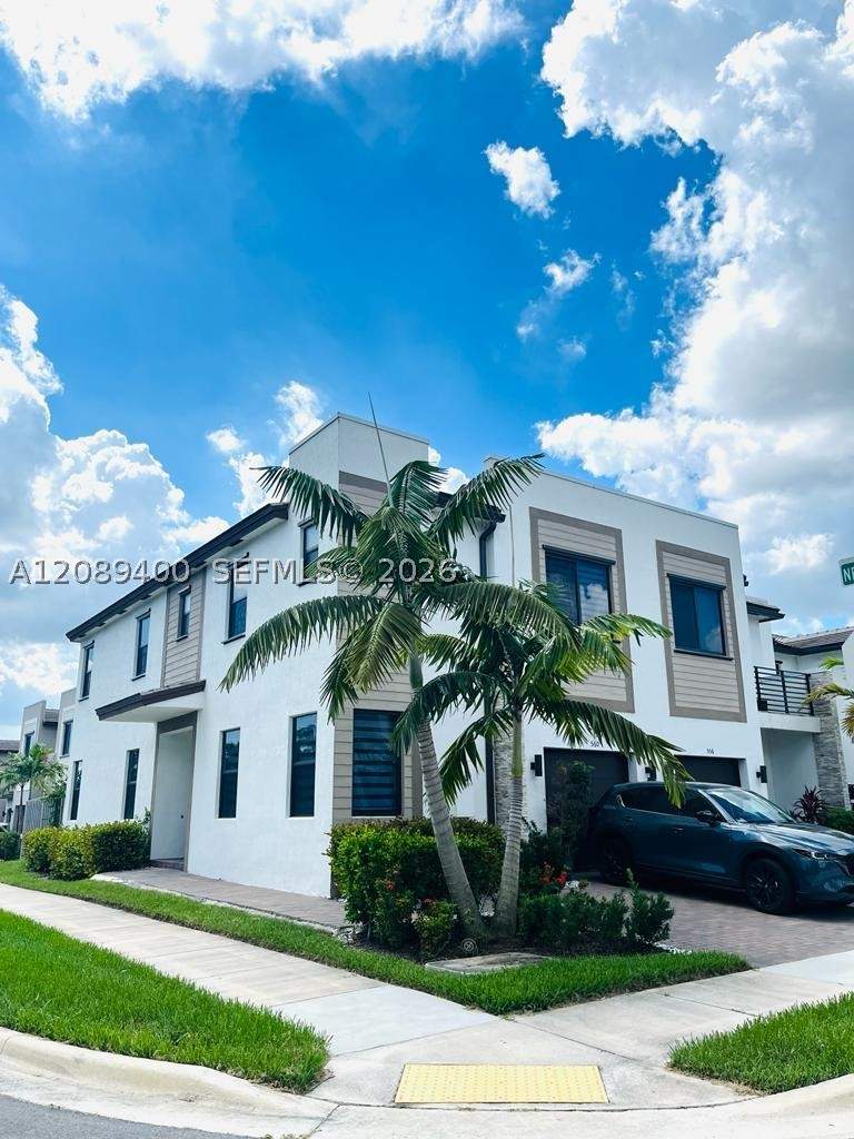 4 bedroom Townhouse at 560 NE 206th Ln, Via Ventura Neighborhood, Miami — photo 2