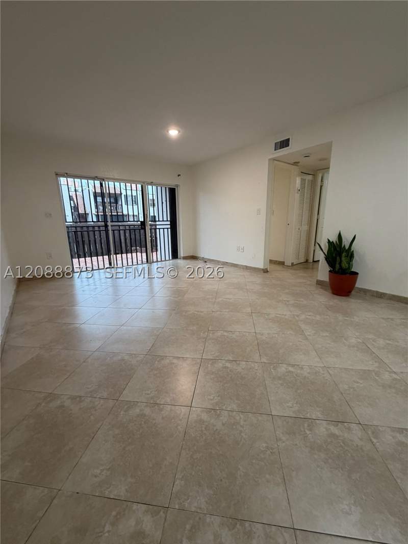 2 bedroom Condominium at 10115 NW 9th St Cir 6-106, Las Brisas Village Condo, Miami — photo 4