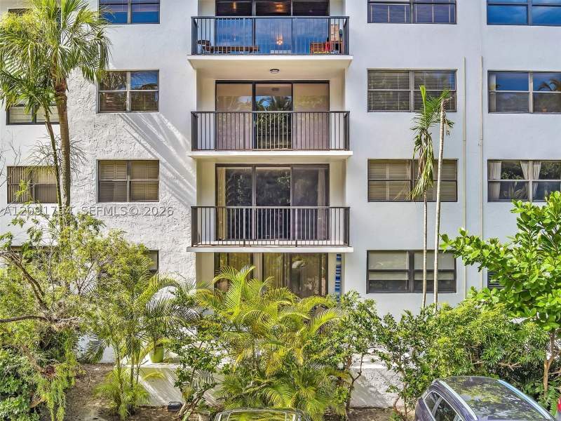 2 bedroom Condominium at 101 Ocean Lane Dr 209, Ocean Village Condo, Key Biscayne — photo 4