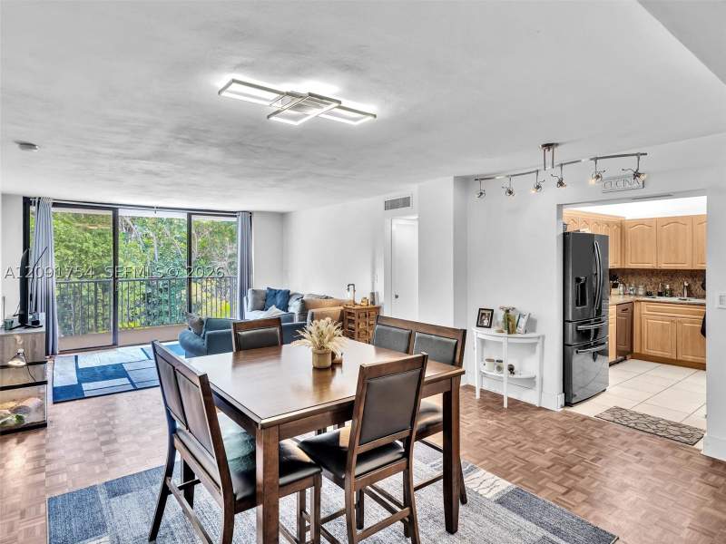 2 bedroom Condominium at 101 Ocean Lane Dr 209, Ocean Village Condo, Key Biscayne — photo 5