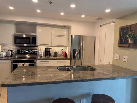 1330 Ocean Dr R5B, Miami Beach FL - photo 18 of 23