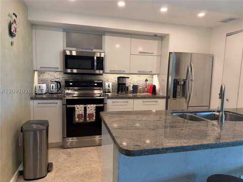 1330 Ocean Dr R5B, Miami Beach FL - photo 6 of 23