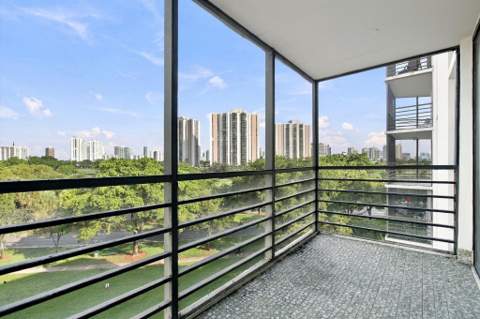 20400 W Country Club Drive 609, Aventura FL - photo 20 of 30