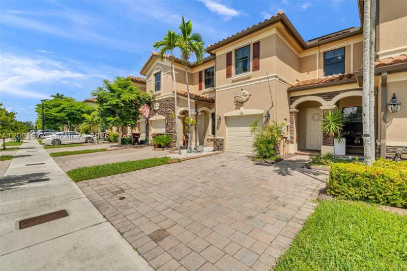 3 bedroom Townhouse at 3309 W 91st Ter, Bellagio, Hialeah — photo 3
