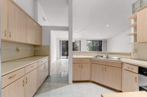 3807 Alcantara Ave A-77, Doral FL - photo 9 of 43