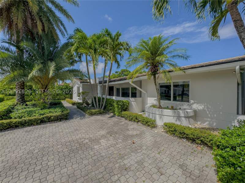 5 bedroom SingleFamilyResidence at 20405 NE 22nd Pl, Highland Oak Gardens Sec, Miami — photo 2