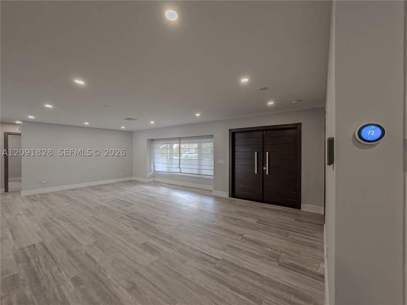 5 bedroom SingleFamilyResidence at 20405 NE 22nd Pl, Highland Oak Gardens Sec, Miami — photo 4