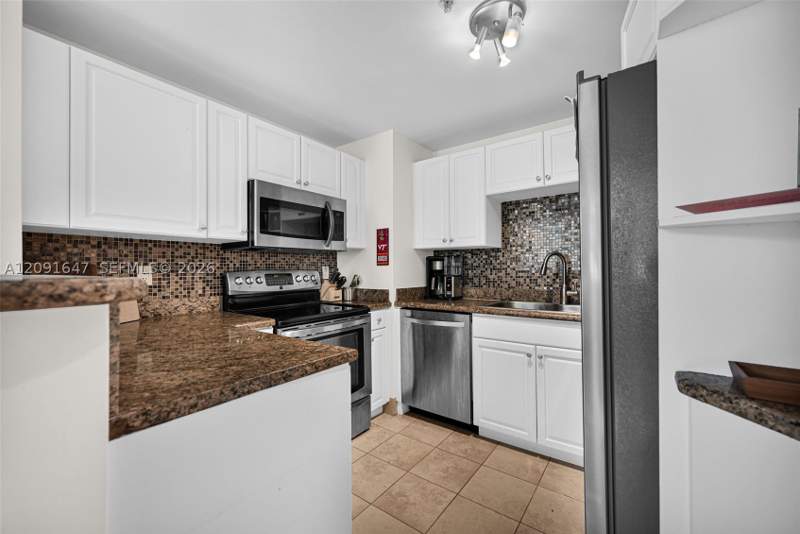 2 bedroom Condominium at 357 Almeria Ave 606, Gables Park Tower, Coral Gables — photo 5