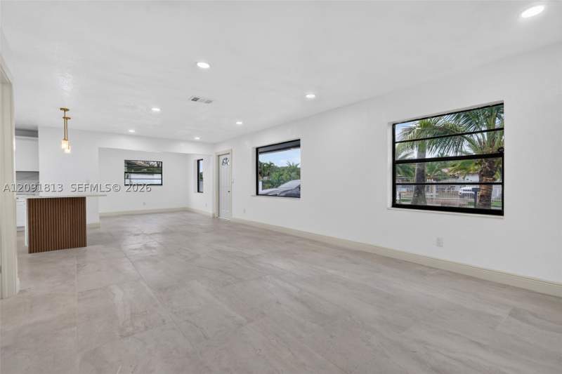 5 bedroom SingleFamilyResidence at 20352 NW 39th Ct, 3rd Addn To Starlight, Miami Gardens — photo 3