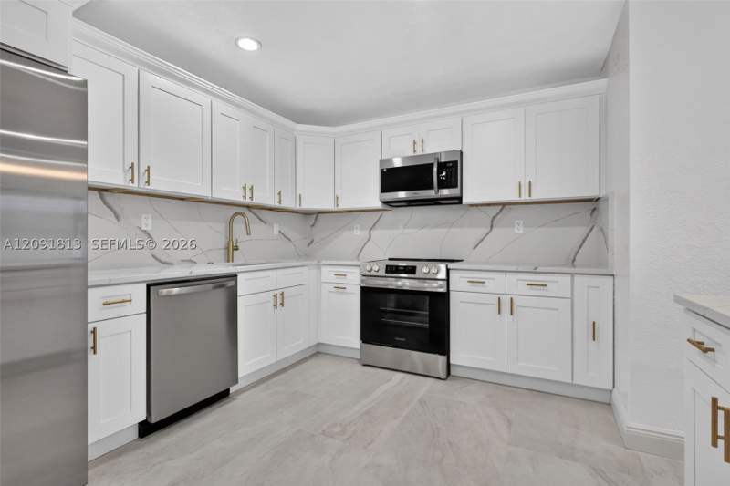 5 bedroom SingleFamilyResidence at 20352 NW 39th Ct, 3rd Addn To Starlight, Miami Gardens — photo 4