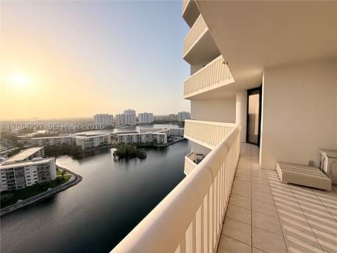 1000 W Island Blvd 1911, Aventura FL - photo 12 of 67