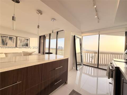 1000 W Island Blvd 1911, Aventura FL - photo 17 of 67