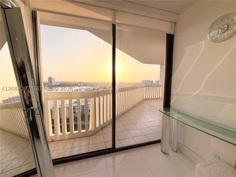 1000 W Island Blvd 1911, Aventura FL - photo 18 of 67