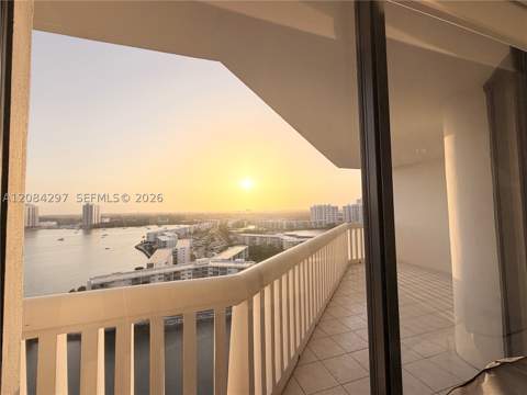 1000 W Island Blvd 1911, Aventura FL - photo 19 of 67