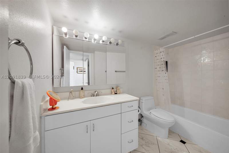 1 bedroom Condominium at 18151 NE 31st Ct 2008, The Clipper At Bisc Cove, Aventura — photo 5