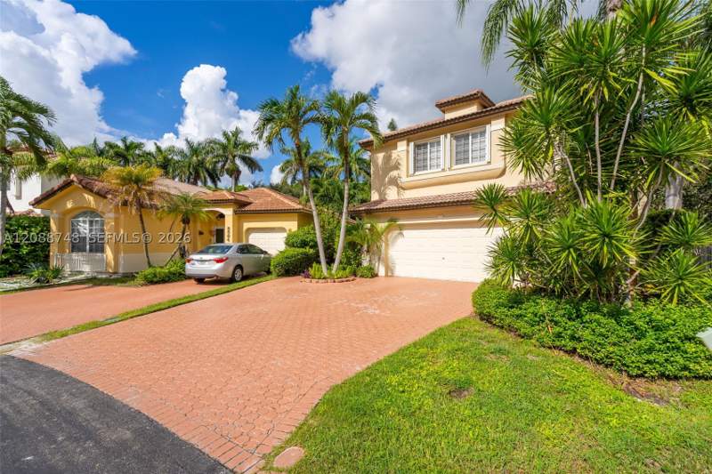 4 bedroom SingleFamilyResidence at 5380 NW 113th Pl, Doral Landings East, Doral — photo 2