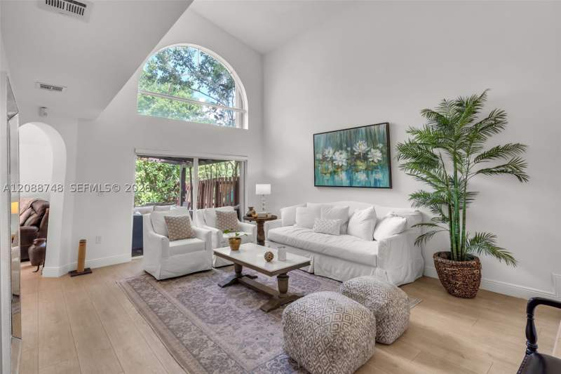 4 bedroom SingleFamilyResidence at 5380 NW 113th Pl, Doral Landings East, Doral — photo 5