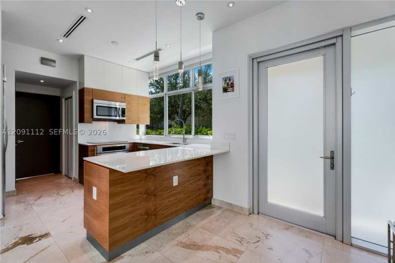 4 bedroom Townhouse at 548 Fernwood Rd 548, 544-548 Fernwood Condo, Key Biscayne — photo 1