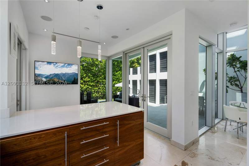 4 bedroom Townhouse at 548 Fernwood Rd 548, 544-548 Fernwood Condo, Key Biscayne — photo 3