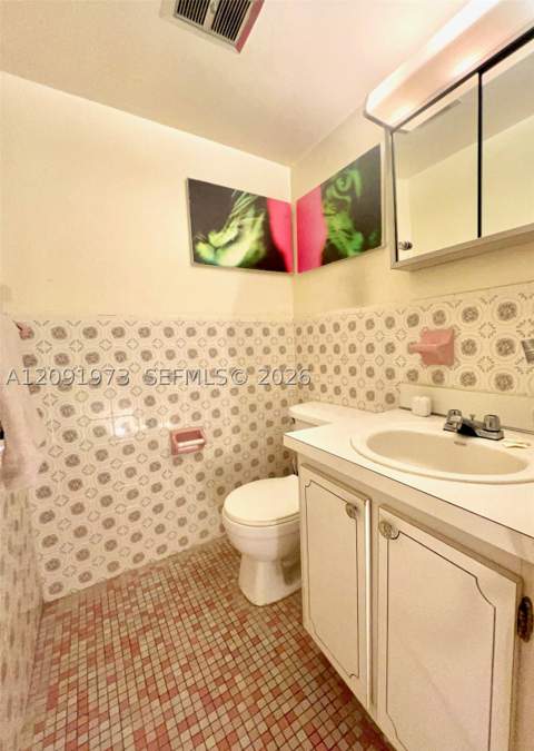 1658 Bay Rd 203, Miami Beach FL - photo 12 of 35