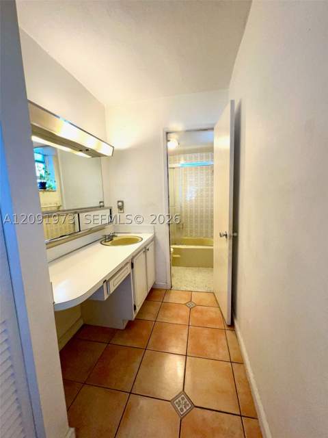 1658 Bay Rd 203, Miami Beach FL - photo 17 of 35